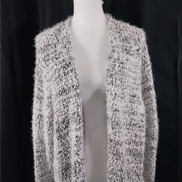LANE BRYANT! WHITE & BLACK MARLED, FLUFFY, FULL OPEN CARDIGAN SWEATER! SZ 22/24 - Picture 3 of 11